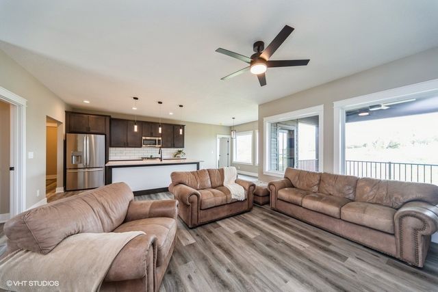 7040 Lake Ridge Avenue, Des Moines, IA 50320