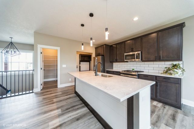 7040 Lake Ridge Avenue, Des Moines, IA 50320