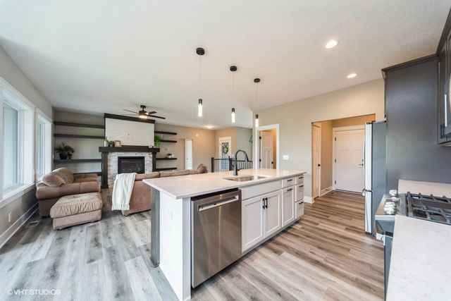 7040 Lake Ridge Avenue, Des Moines, IA 50320