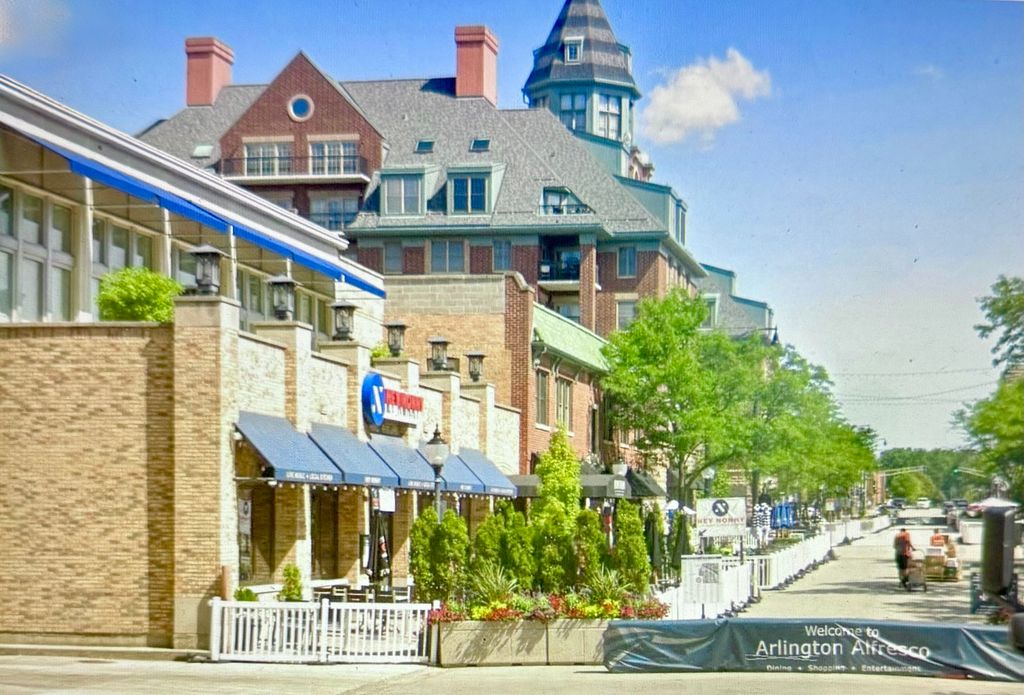 10 S Vail Avenue, Arlington Heights, IL 60005 — exterior