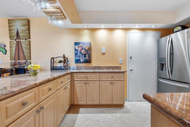 5555 Collins Avenue 10K, Miami Beach, FL 33140