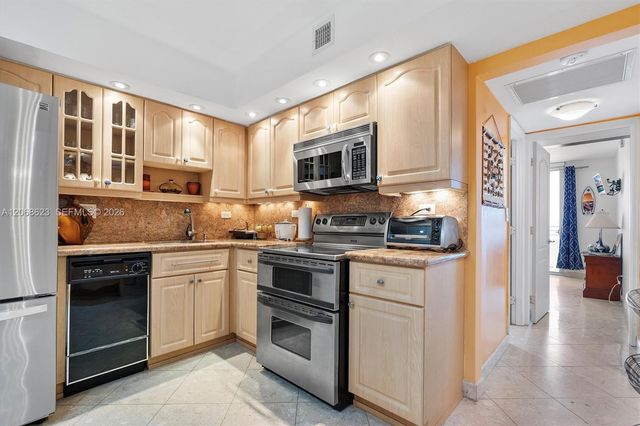 5555 Collins Avenue 10K, Miami Beach, FL 33140