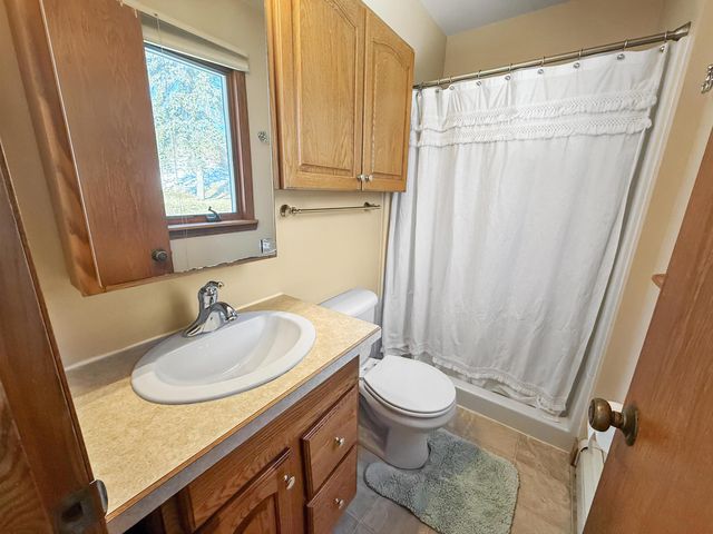 2012 Ida Mae Ct, Minot, ND 58703