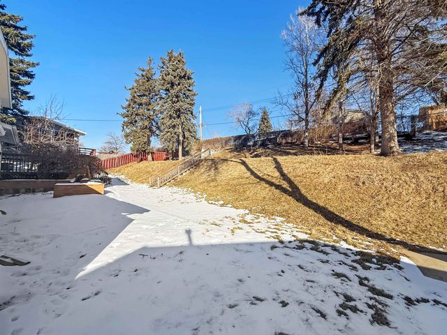 2012 Ida Mae Ct, Minot, ND 58703