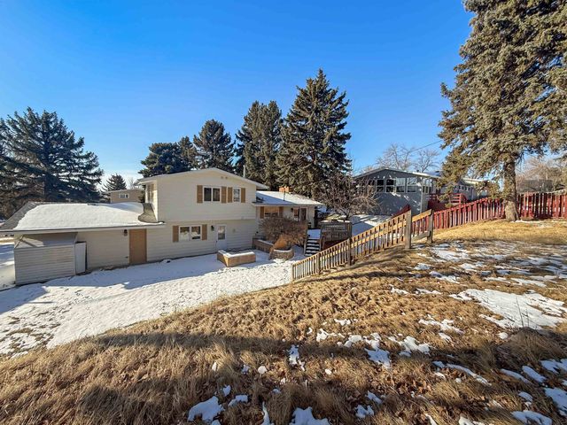 2012 Ida Mae Ct, Minot, ND 58703