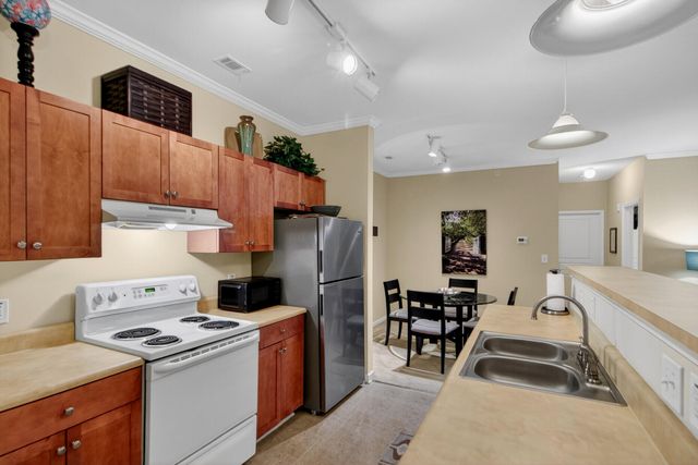 300 Bucksley Lane Unit 302, Charleston, SC 29492
