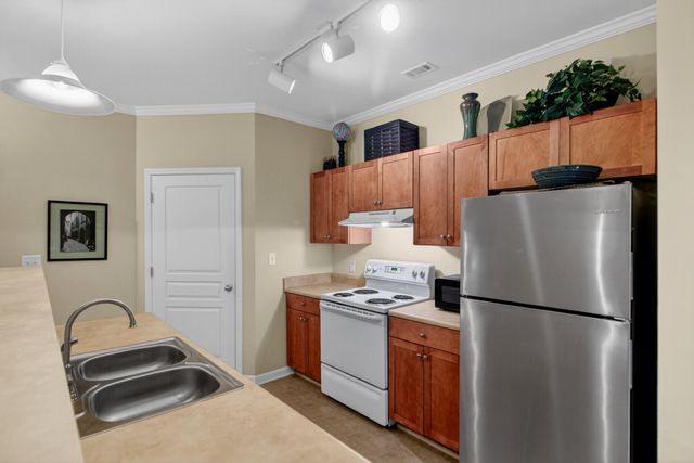 300 Bucksley Lane Unit 302, Charleston, SC 29492