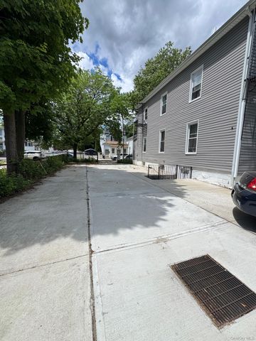 423 S 7th Avenue, Mount Vernon, NY 10550