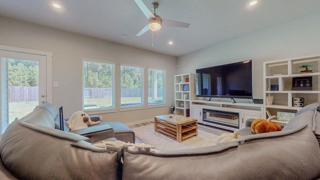 6690 Highpoint Avenue, Beaumont, TX 77708