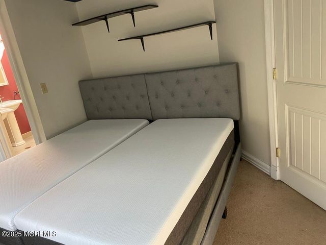 327 Roosevelt Avenue, Oakhurst, NJ 07755