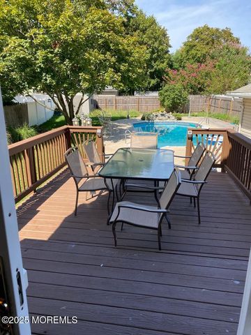 327 Roosevelt Avenue, Oakhurst, NJ 07755