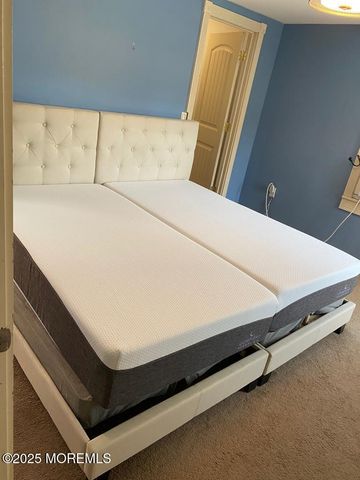 327 Roosevelt Avenue, Oakhurst, NJ 07755