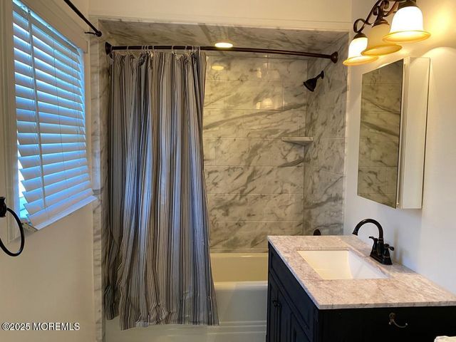 327 Roosevelt Avenue, Oakhurst, NJ 07755