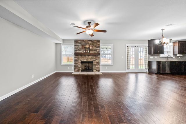 1217 Gentry Dr, Clarksville, TN 37043