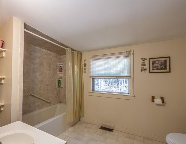 5 Twin Oaks Road, Sutton, NH 03221