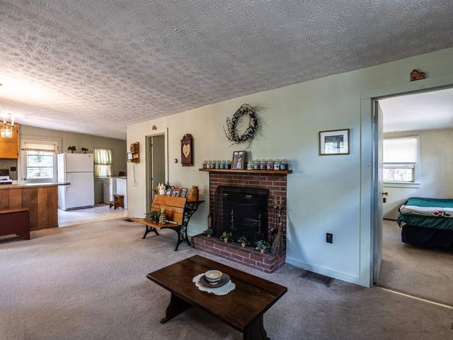 5 Twin Oaks Road, Sutton, NH 03221