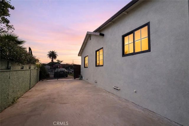 1327 W 97th Street, Los Angeles, CA 90044