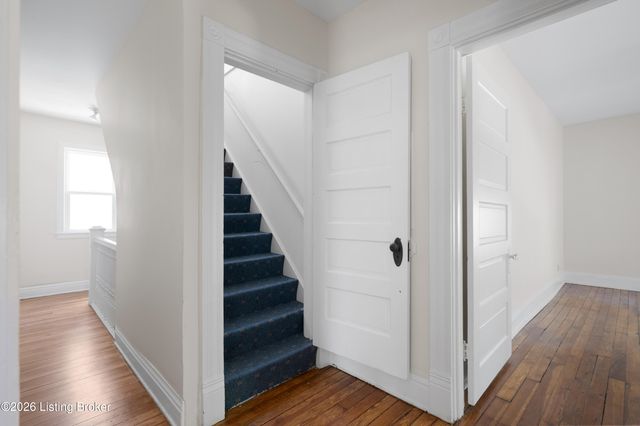 202 Crescent Ct, Louisville, KY 40206