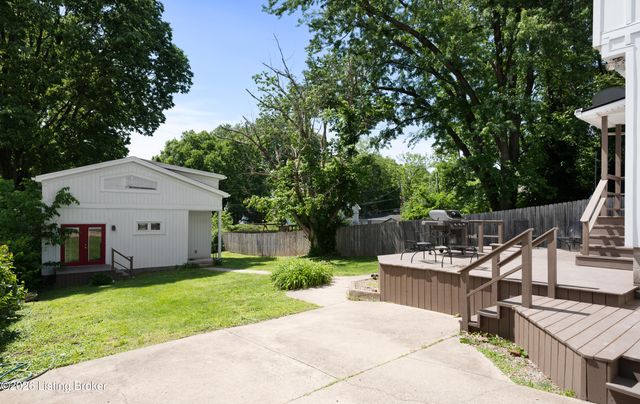 202 Crescent Ct, Louisville, KY 40206