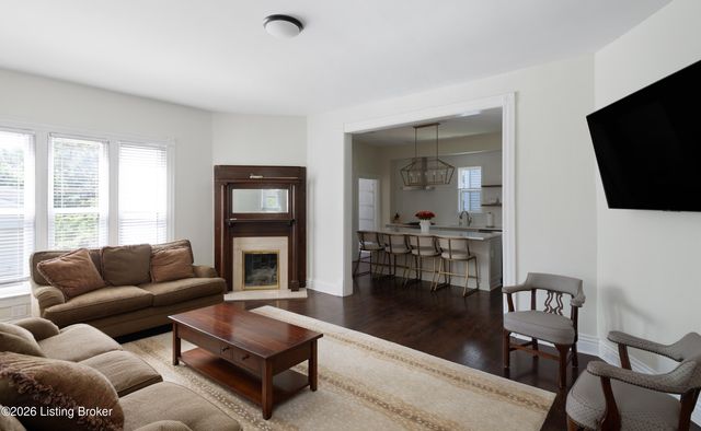 202 Crescent Ct, Louisville, KY 40206