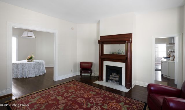 202 Crescent Ct, Louisville, KY 40206