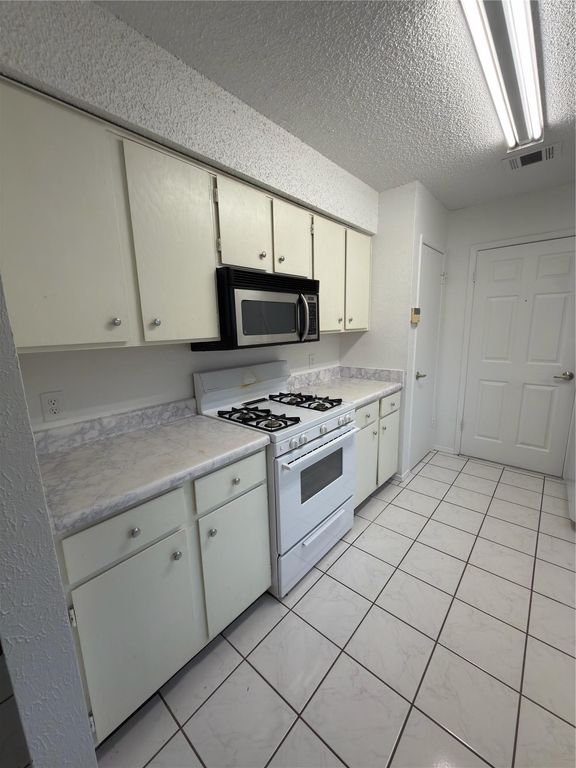 5601 Porsche LN, Austin, TX 78749