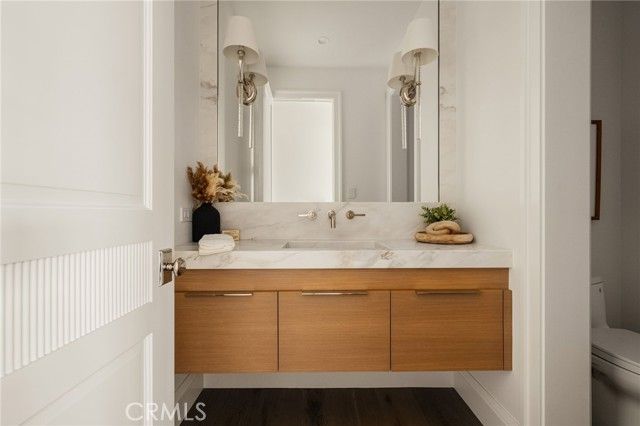 702 Saint James Place, Newport Beach, CA 92663