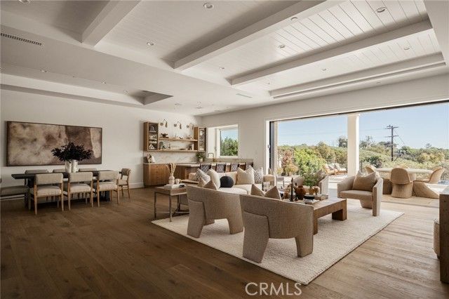 702 Saint James Place, Newport Beach, CA 92663