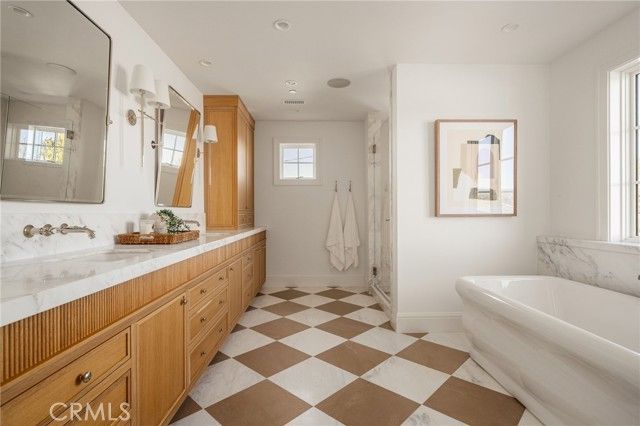 702 Saint James Place, Newport Beach, CA 92663