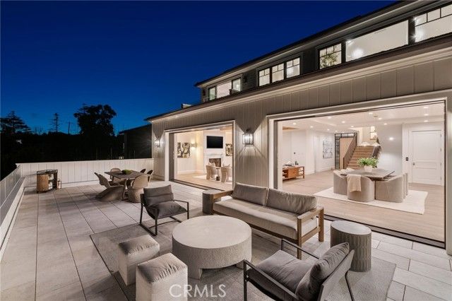702 Saint James Place, Newport Beach, CA 92663
