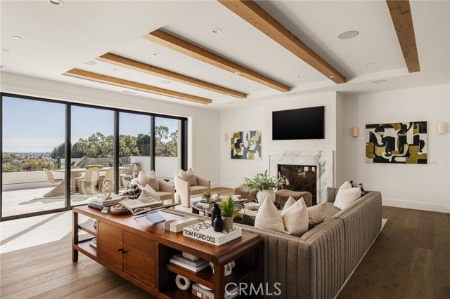 702 Saint James Place, Newport Beach, CA 92663