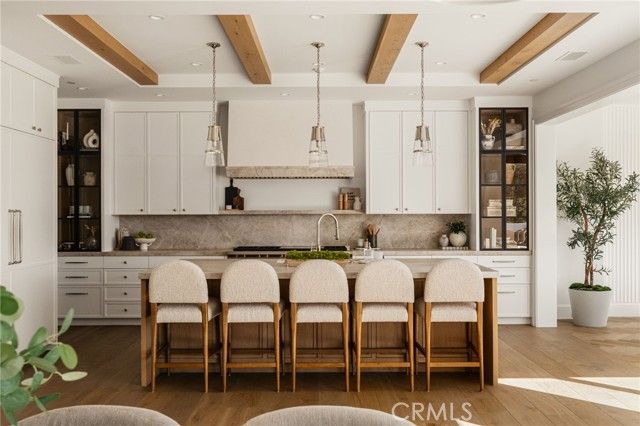 702 Saint James Place, Newport Beach, CA 92663