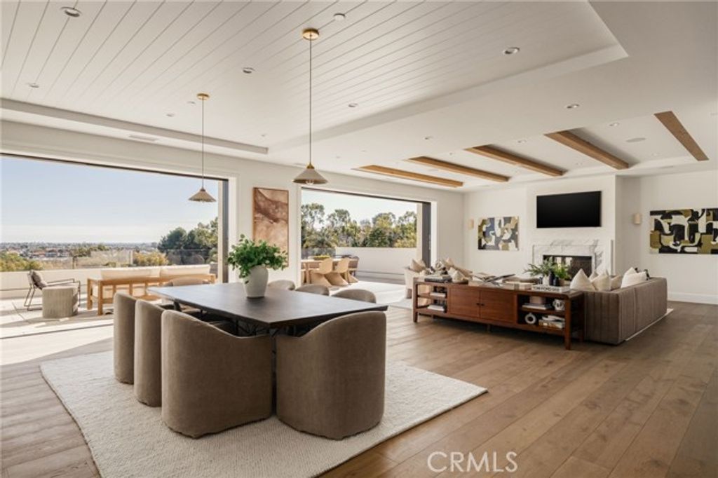 702 Saint James Place, Newport Beach, CA 92663