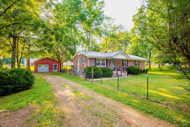 190 Blackwell Dr, Hohenwald, TN 38462