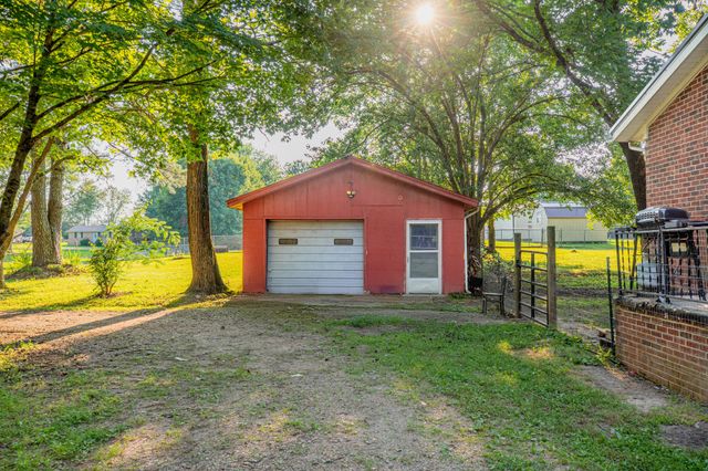 190 Blackwell Dr, Hohenwald, TN 38462