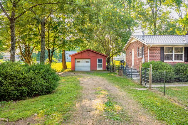 190 Blackwell Dr, Hohenwald, TN 38462