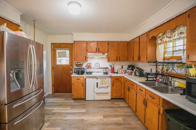 190 Blackwell Dr, Hohenwald, TN 38462
