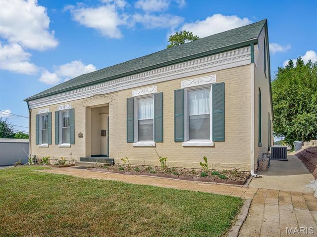 1031 S Charles Street, Belleville, IL 62220
