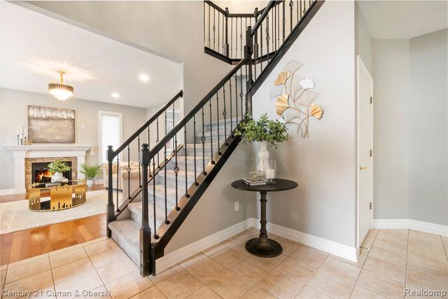 18489 Fox Hollow Court, Northville, MI 48168