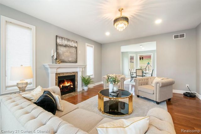 18489 Fox Hollow Court, Northville, MI 48168