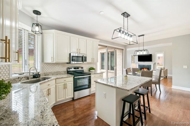 18489 Fox Hollow Court, Northville, MI 48168