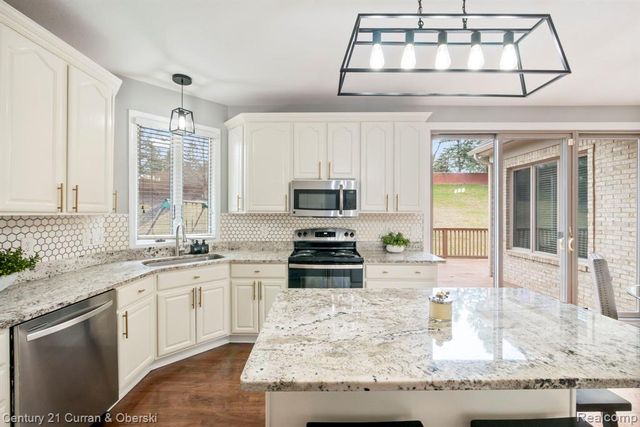 18489 Fox Hollow Court, Northville, MI 48168