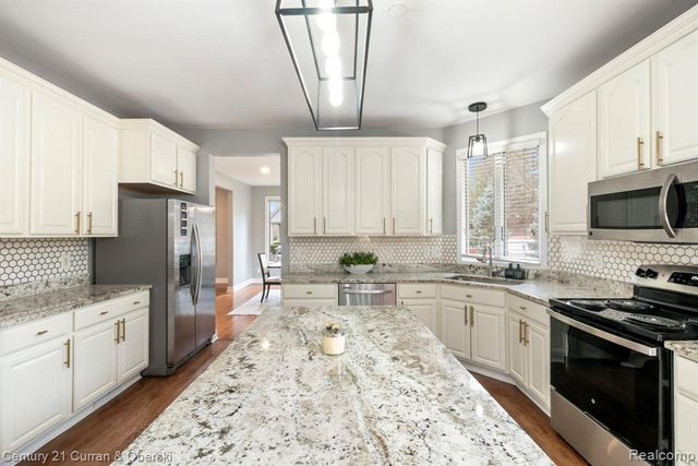 18489 Fox Hollow Court, Northville, MI 48168