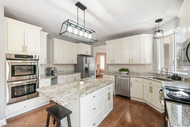 18489 Fox Hollow Court, Northville, MI 48168