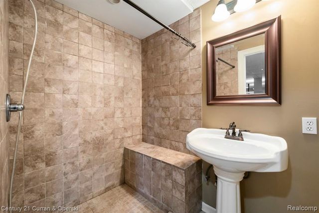 18489 Fox Hollow Court, Northville, MI 48168