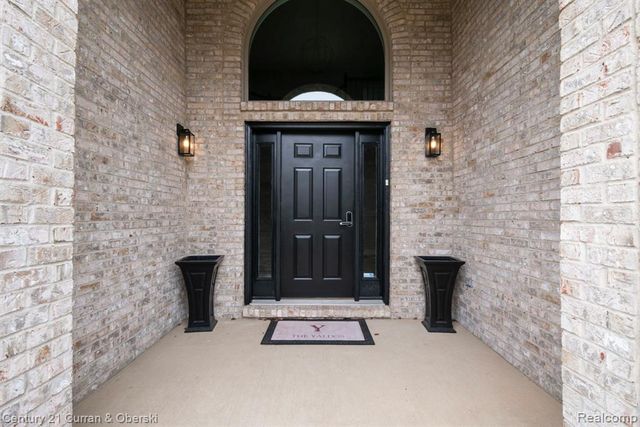 18489 Fox Hollow Court, Northville, MI 48168