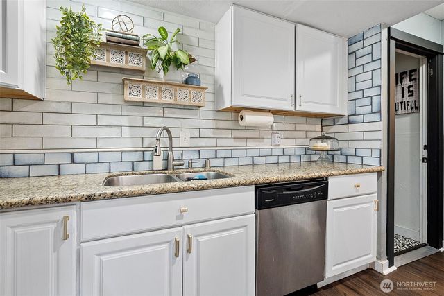 1105 N Newton Street, Tacoma, WA 98406