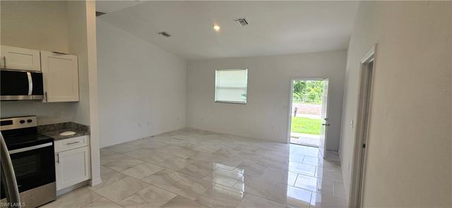 3914 29th ST SW, Lehigh Acres, FL 33976