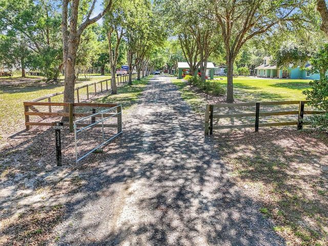 3325 S HWY 314A, Ocklawaha, FL 32179