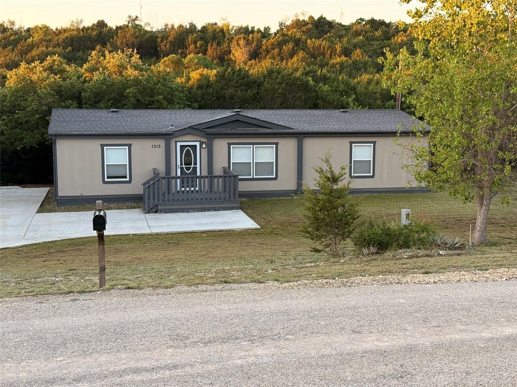 1315 Phoenix Court, Granbury, TX 76048